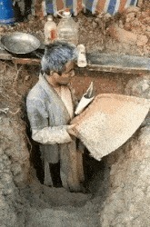 |搞笑GIF:请问 这结构妹子穿高跟鞋该怎么办? 我只想静静的呆在下面