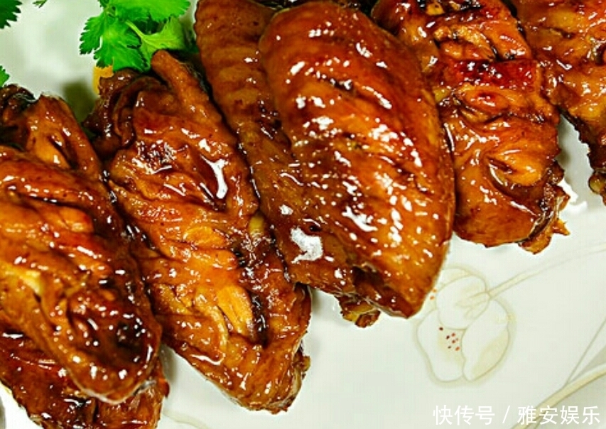 一道百吃不厌的美食,口感嫩滑,色泽艳丽,是孩子们的最爱