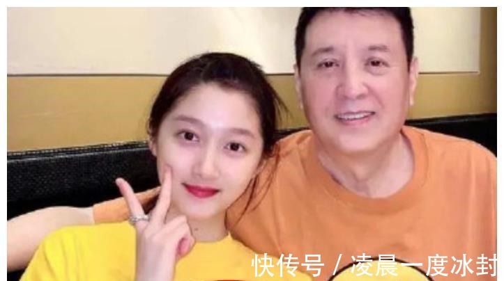 关晓彤|鹿晗只顾打麻将,忘把关晓彤衣服收起来!