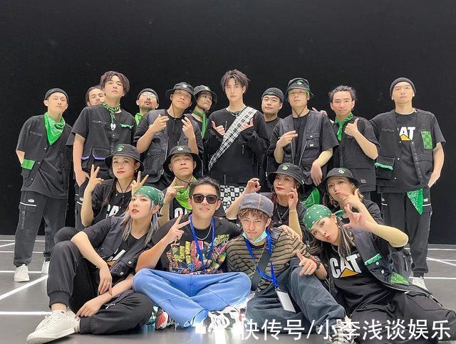 选手|《街舞4》搞事!导演用“蹭饭”形容选手，好在张艺兴高情商圆场