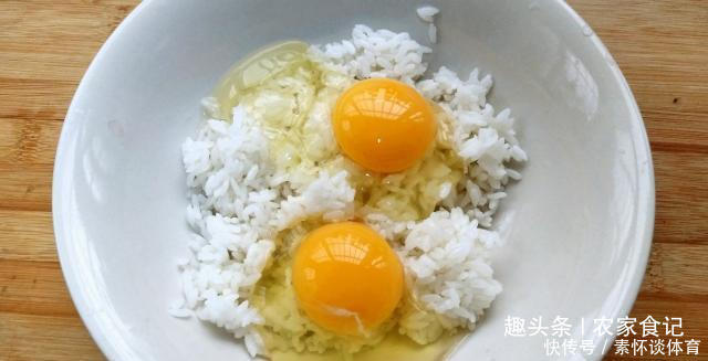  杂粮|婆婆做鸡蛋饼不用面粉，3分钟出锅，外酥里嫩，比杂粮煎饼还好吃