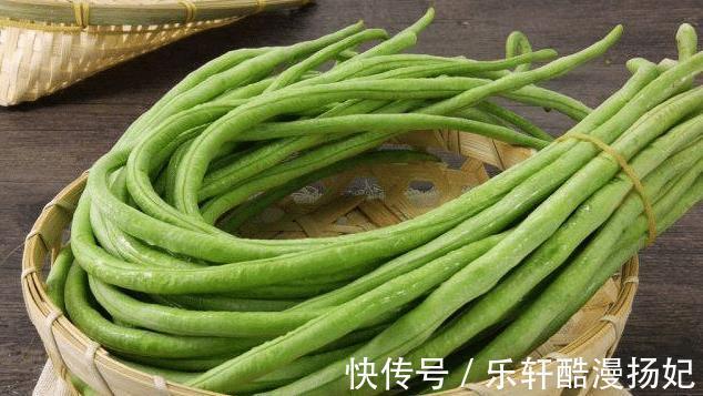 干面粉|夏天豆角多,别只会炒着吃,教您一个别样做法,好吃不油腻营养高