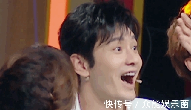 宋亚轩淋水后,王牌家族无人给拿毛巾,只有不受待见的他送上温暖