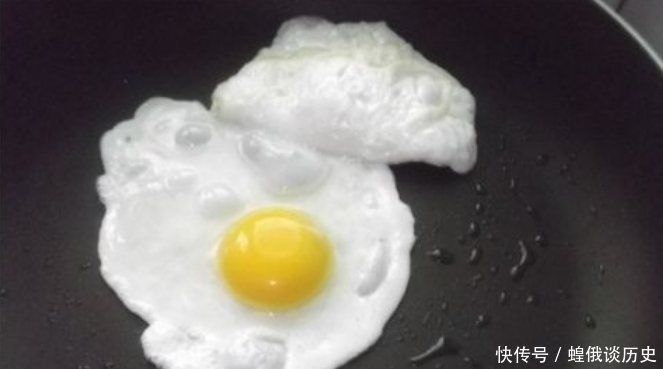 炖鱼汤,别只知道加水,多加一样东西,浓白不腥,一上桌连喝3碗