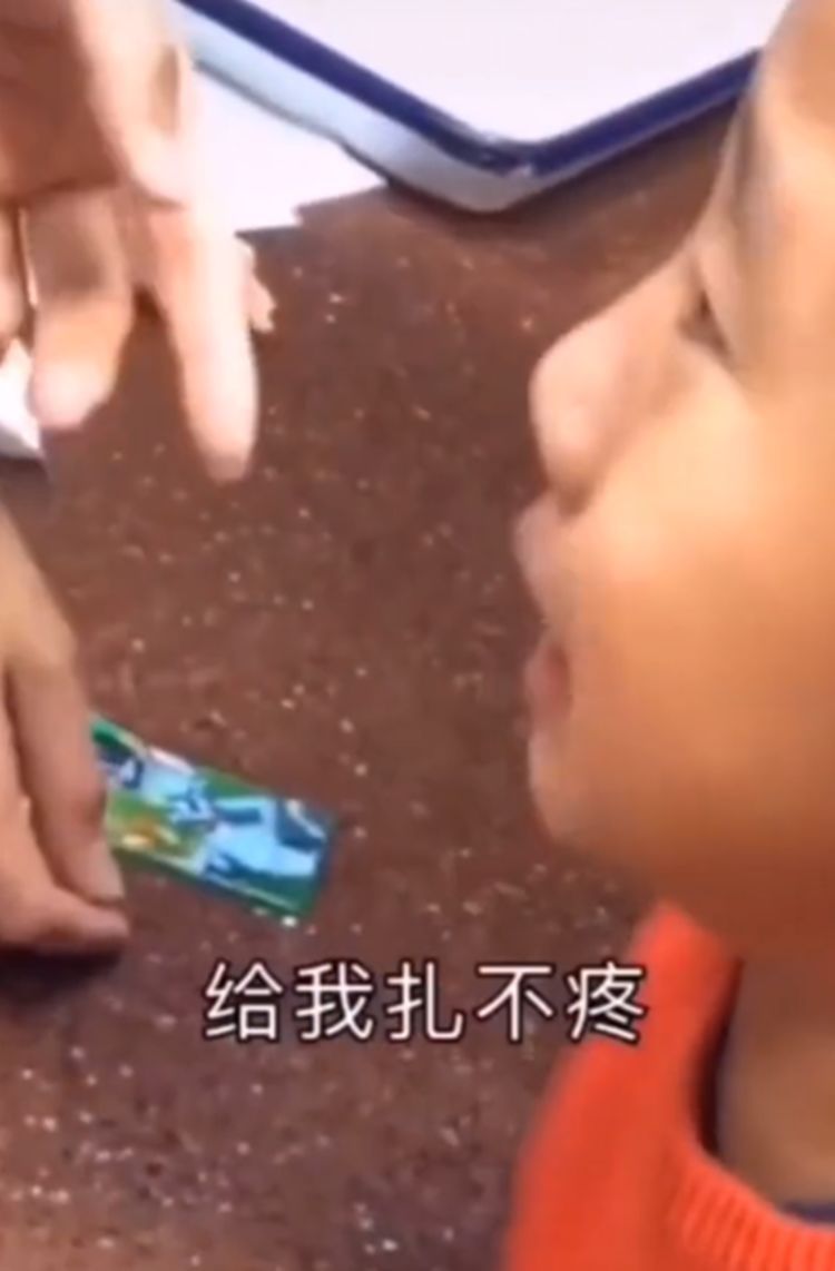 宝妈|“话痨”男童因打针走红,网友佩服真是一分钟都没有停下来过