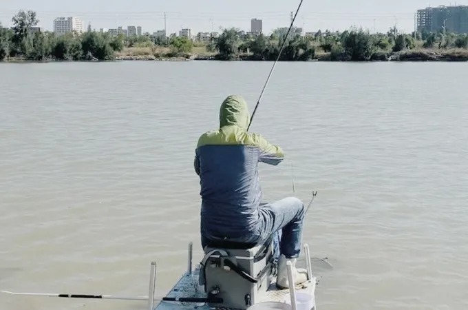 鱼不上钩，到底是饵料不好还是钓法不对？老钓手一语道破！