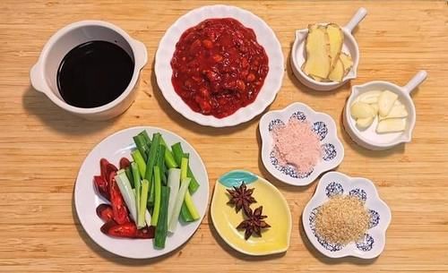 想吃麻辣火锅不用去饭店，教你简单做法，30分钟解决全家人吃火锅