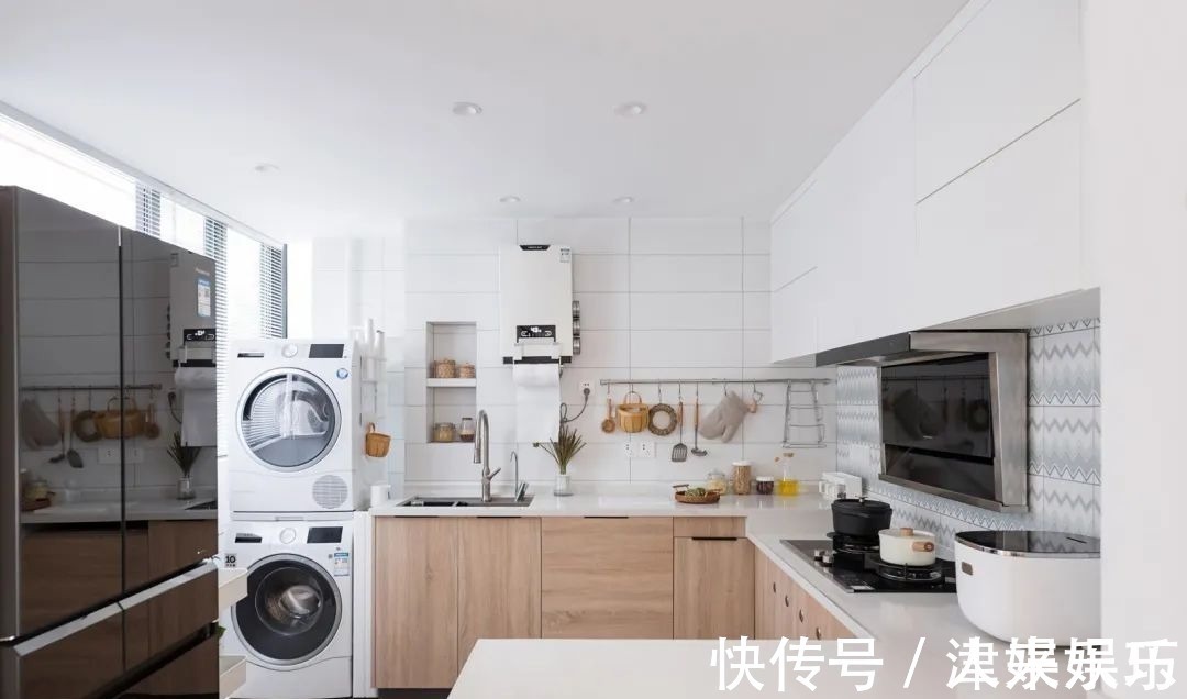 床头柜|103㎡现代简约,留白+原木+绿植,让生活悠闲舒适有故事