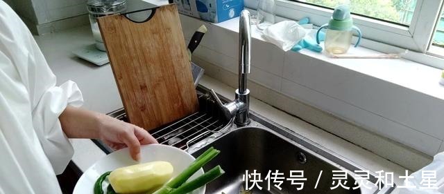 青椒|好吃的青椒炒土豆,只需要1个土豆2个青椒,想吃就快来跟我一起做!