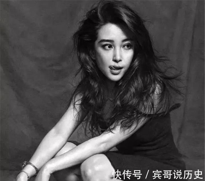 画家$年轻人画张雨绮戏水素描,放大16倍后,网友这画比单反还牛!