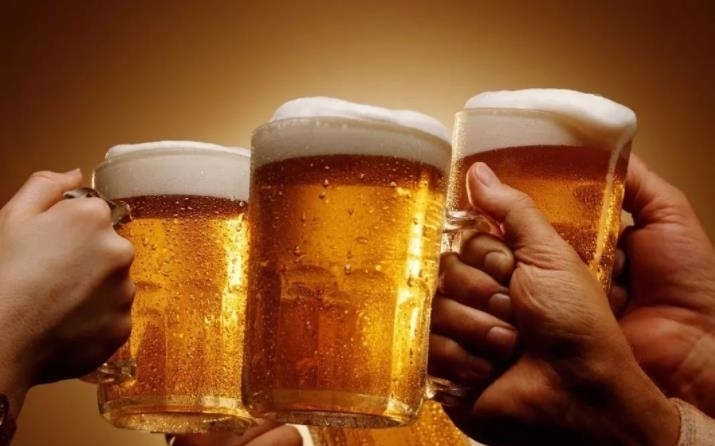 矿泉水|喝白酒,为何要准备一瓶矿泉水,明白这个原因,你也是老酒鬼了