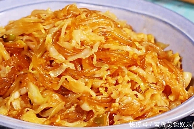 家常菜就要荤素搭配,吃着香,营养全,今天的菜一上桌,全家喜欢