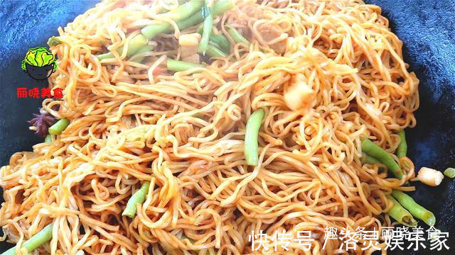 面条别再水煮了,换种新吃法,比凉拌的好吃百倍,我家一周吃5次
