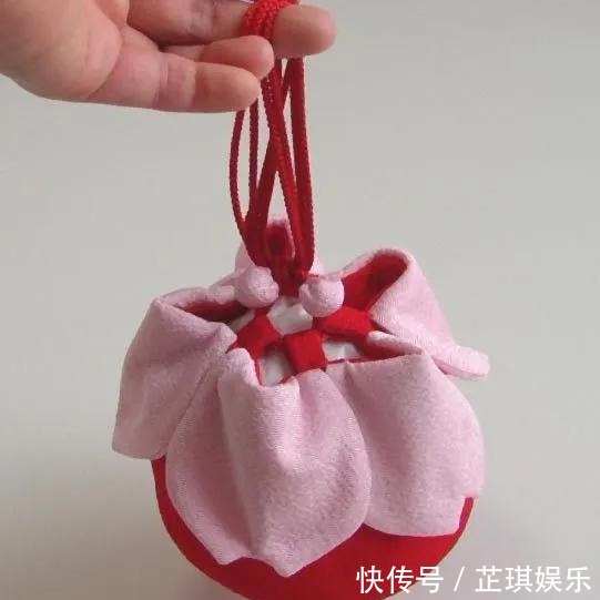 束口袋也能这么美,旧衣服就能做!旧物改造DIY手工布艺附教程