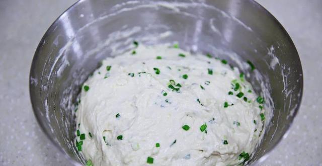 搅拌均匀|不揉面,不擀面,筷子搅一搅,5分钟烙出一大张饼,解决全家早餐