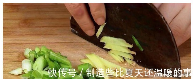 砂锅豆腐|豆腐别再炒着吃，加4个鸡蛋，入味下饭，营养美味，全家都爱吃！