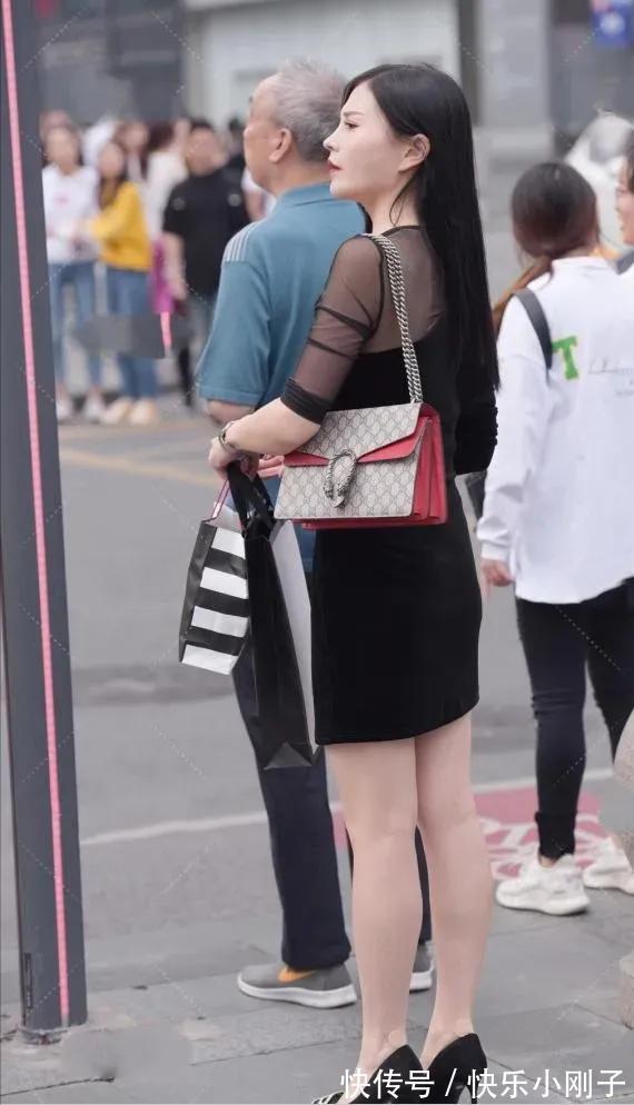 包臀 黑色斜领蕾丝拼接短袖包臀连衣裙,一样的身材穿搭出不一样的效果