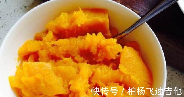 南瓜糕|做南瓜饼时，切记别再用面粉了，改用它，饼香软美味冷了也不硬！