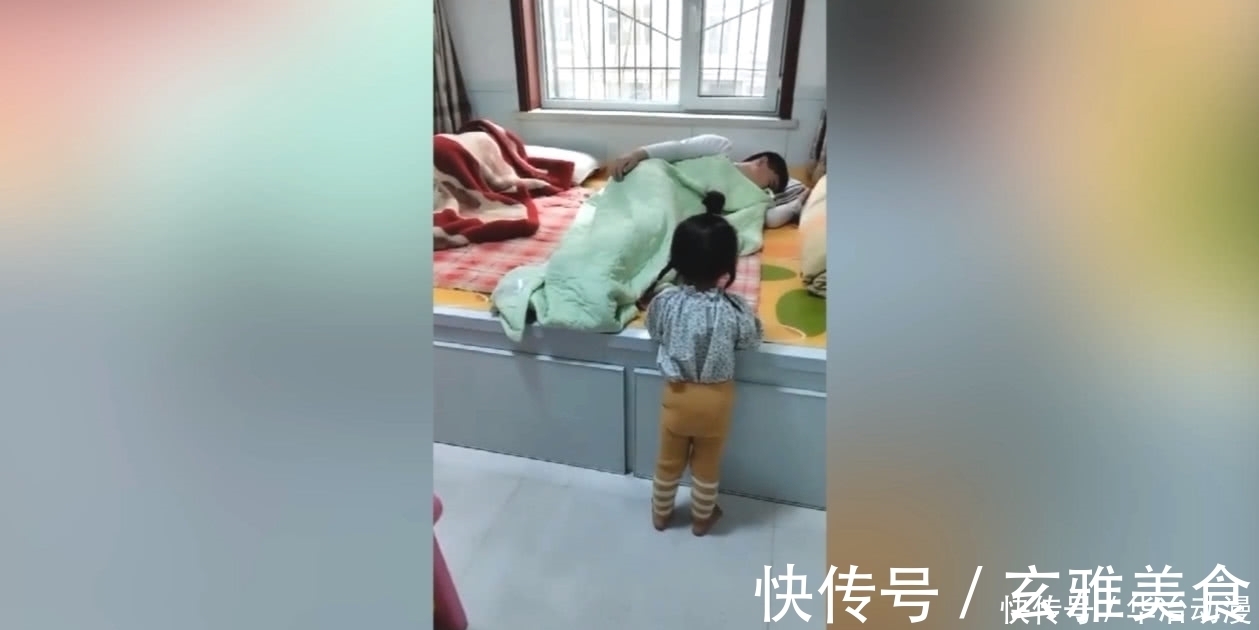 哥哥们|宝宝每天都会叫醒赖床的哥哥,真是太萌了,网友:人体小闹钟