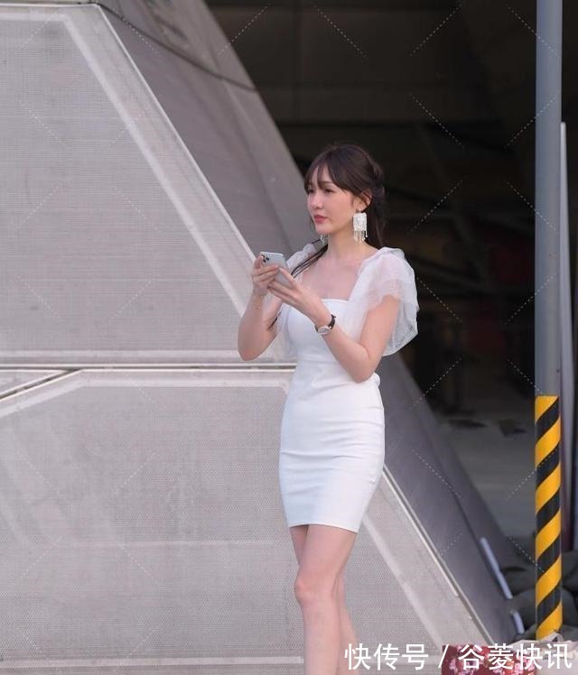 白裙子 白色连衣短裙搭配同色高跟鞋,青春减龄,宛如小仙女!