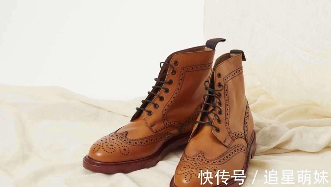 鞋履 既能“正式”，也能“随意”的 Sanders