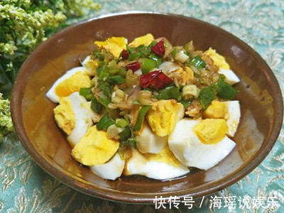 阿堂哥|天热不要炒鸡蛋了，此方法吃香辣爽口，清凉不腻，味道超棒