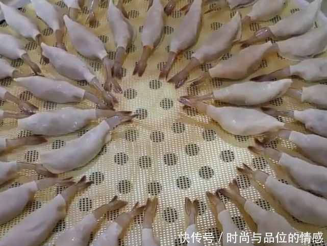 差不多|韩国街头才能看到的真虾饺,每个饺子里都塞只虾,一口下去太过瘾