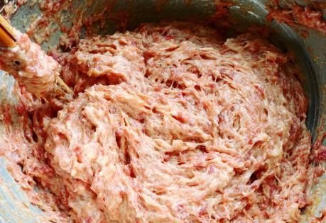 拌肉馅时,用熟油还是生油教你正确做法,肉馅鲜嫩多汁还不腥