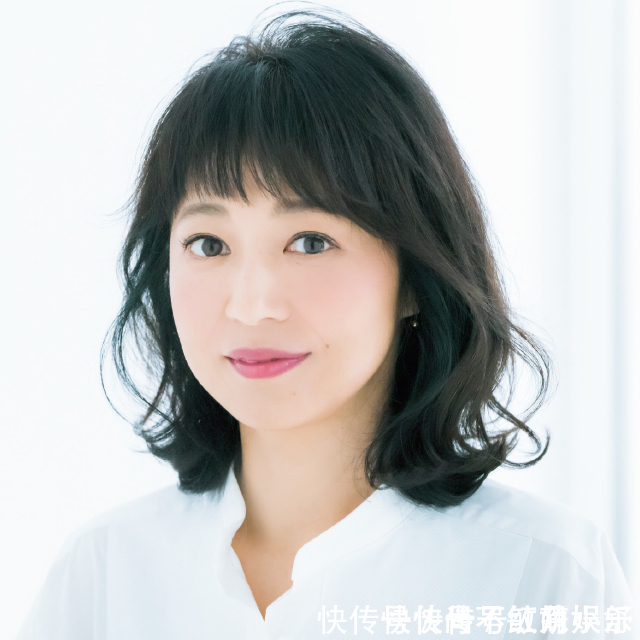 烫发 女人一旦到了40,发型建议“弃长选短”,试试这些妈妈卷,很减龄