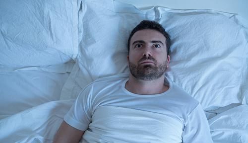 失眠|失眠已成了生活的一部分?在平时若经常做3件事,睡好觉会很难