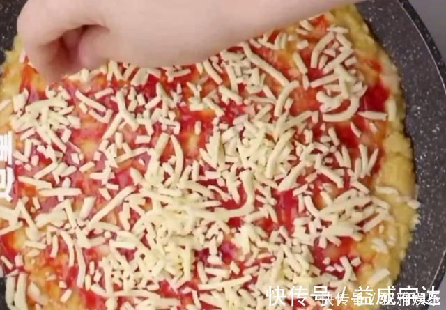 热狗|吃剩的馒头千万别丢掉，看我怎么把五毛钱的馒头变成在家也能做的披萨