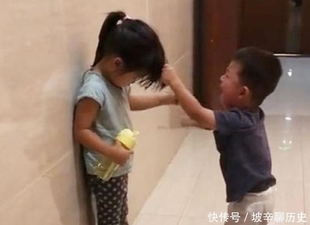 父母们|姐弟俩一言不合就“动手”，宝妈询问原因，女儿：打弟弟要趁早