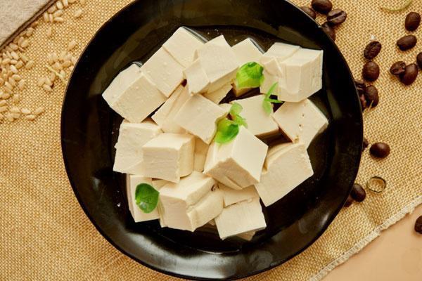 海藻|快要步入更年期的女人,常吃七种碱性食物,或能让衰老迟来