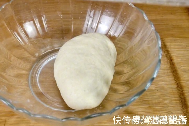 馒头|蒸馒头时，别再用清水和面了，试试此做法，馒头暄软劲道，营养高