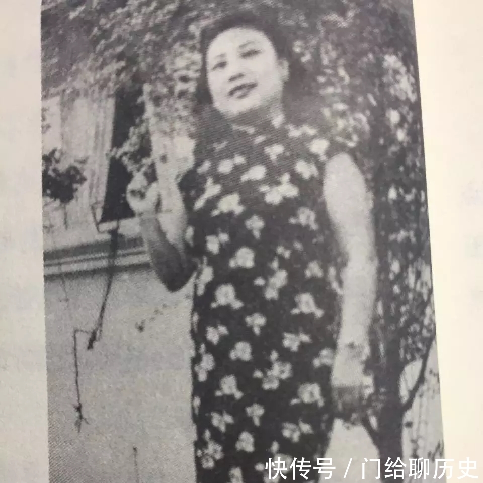 潘柳黛小传：怼得张爱玲体无完肤的民国才女，弄蛇人却遭蛇咬