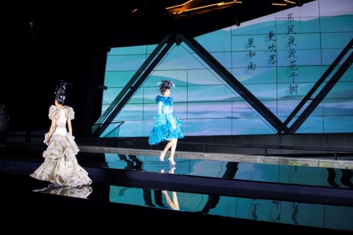 区文#当传统文化遇上现代美妆 这场艺术大秀为上城宋韵添彩