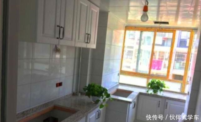 儿媳|老瓦工非用“土砖”做整体厨房,儿媳一脸嫌弃!完工后才知高档货!