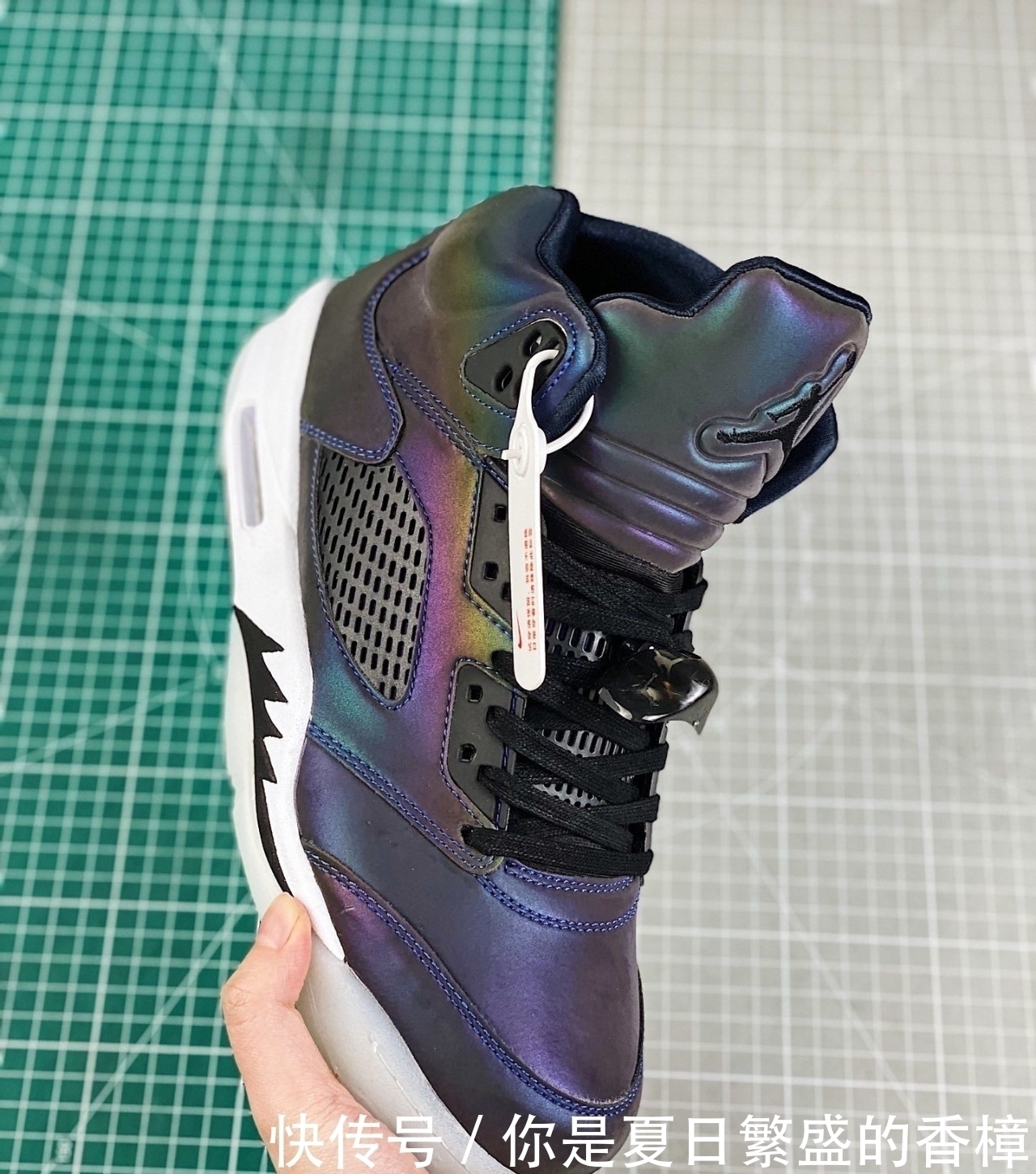 白天普普通通,晚上惊艳四座AirJordan5反光变色龙开箱测评