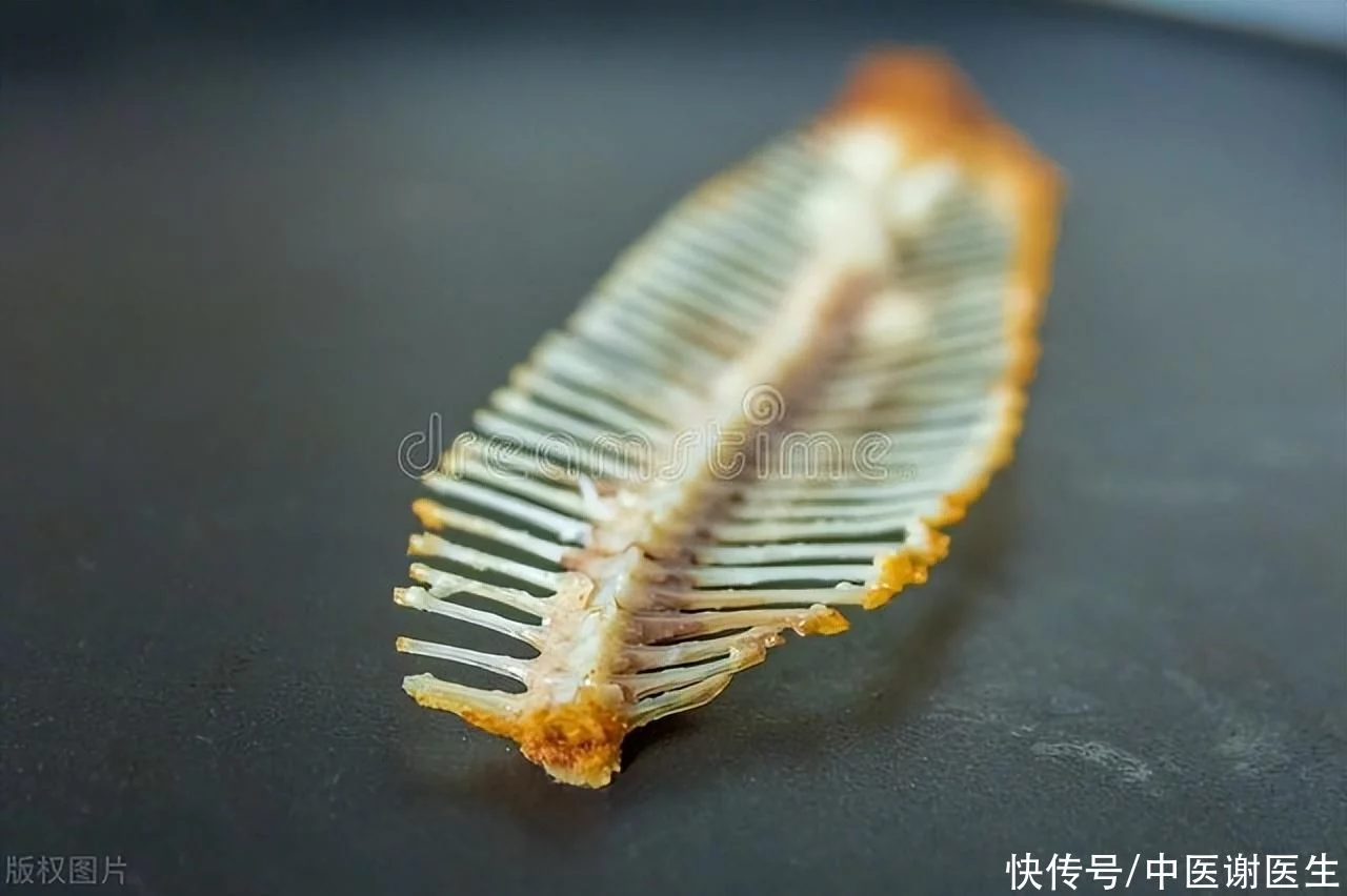 突然鱼刺卡喉,别再吞饭、喝醋了!医生:这样处理更有效 -6park.com