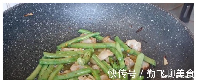 老丝|面条不再煮着吃，教你这样做，给肉都不换，一次能吃3大碗！