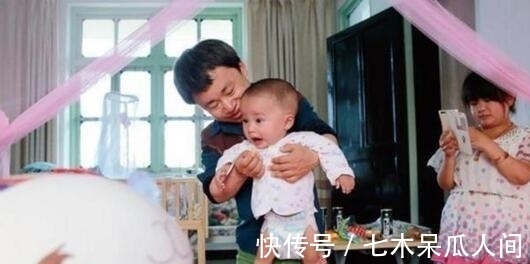 分娩|“侏儒夫妻”怀孕分娩,孩子出生后,医生的一句话,他们“懵了”