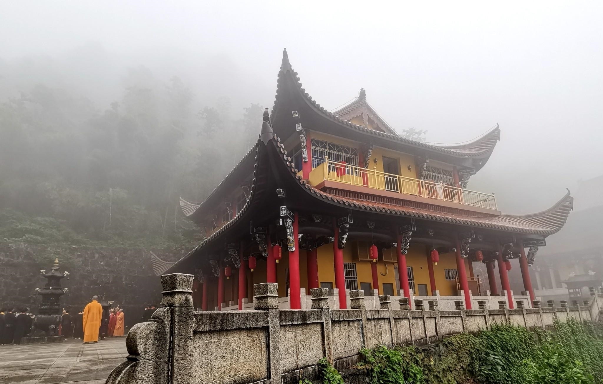 寺庙|地藏王菩萨真身修行处,1306米山巅的寺庙,建成年代至今成谜