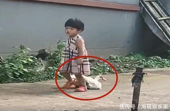 农村|女儿暑假到姥姥家,宝妈去接时差点认不出,小公主竟成了“村霸”