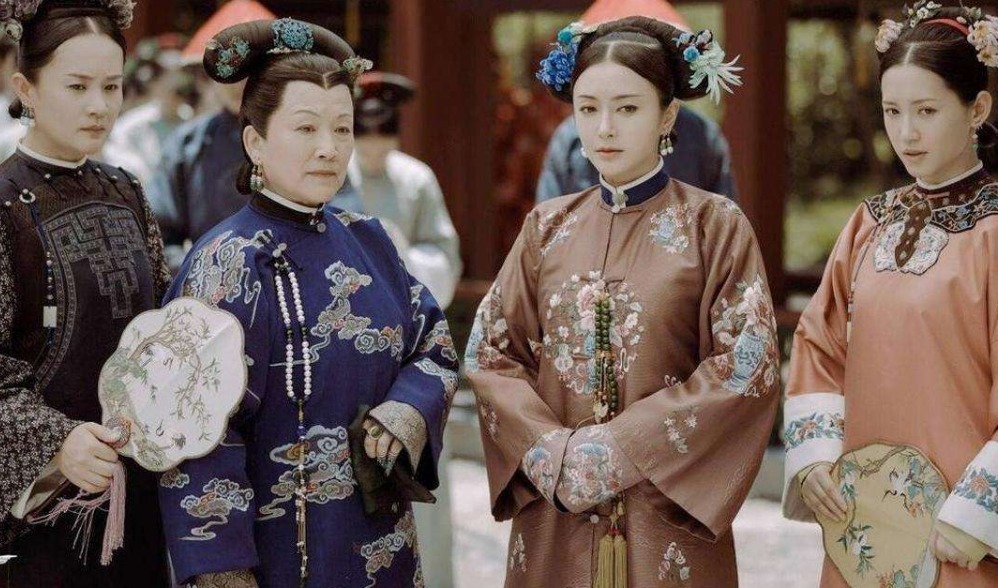 妃子|为何古代妃子走路身边总会有人搀扶，其实是为了显摆身份