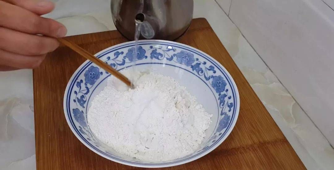 鸡蛋|吃早餐蛋糕的新方法,淋上蛋液,比手抓蛋糕简单,比鸡蛋灌饼好