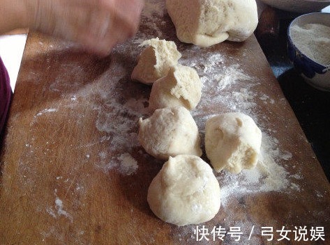 发面|电饼铛烙饼总发硬那是你用错方法，教你一招破解，饼香软有层次
