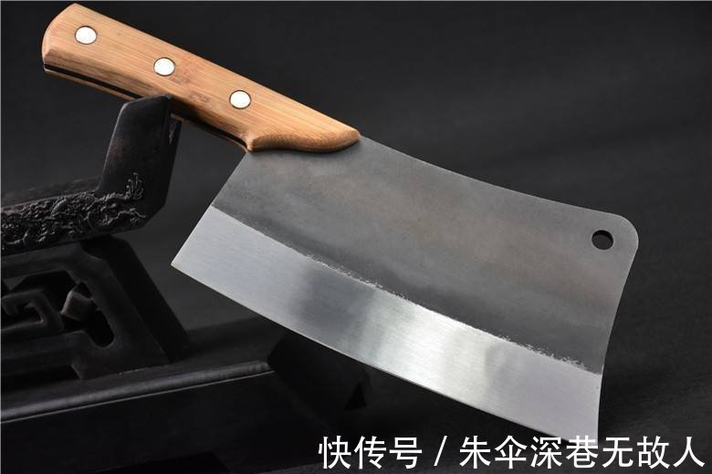 小孩子|宝妈买菜回家,看见3岁女儿躺在“血泊”中,痛哭3秒后却笑了