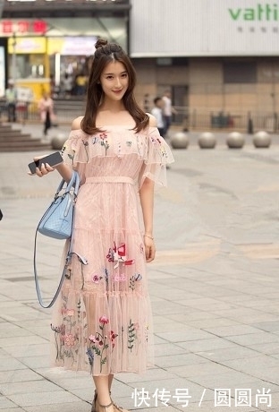 街拍猎奇:身材超好的小姐姐气质裙装配红色高跟美翻了