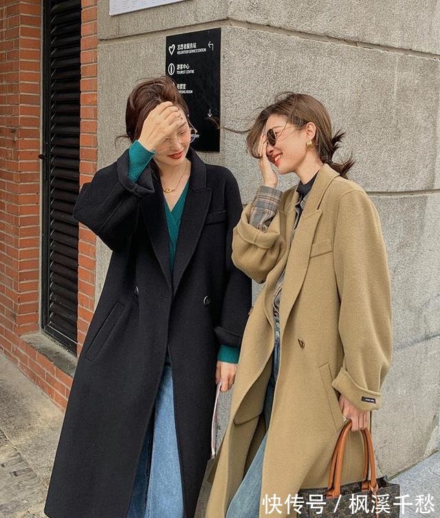 内搭 大衣里面别穿打底衫了,今年流行配这4件“内搭”,不挑人还时髦!