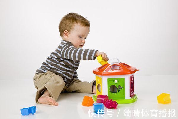 发育|宝宝几个月会翻身和长牙,很多妈妈做错,耽误宝宝发育